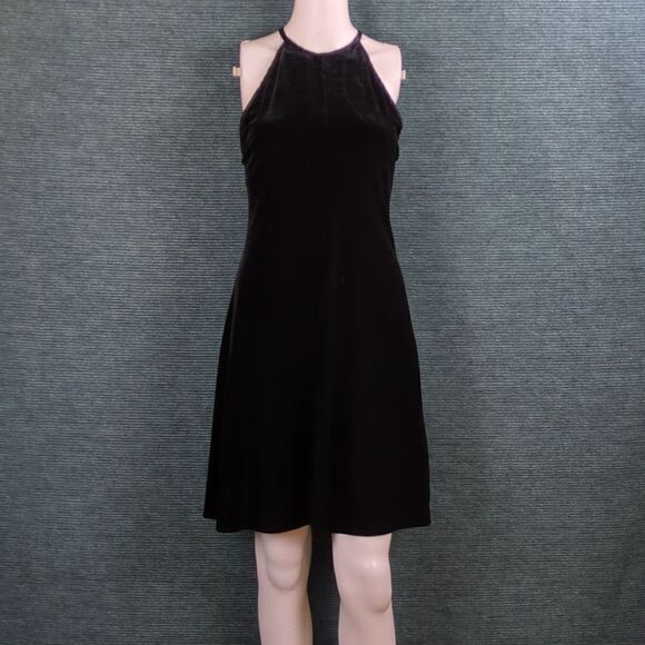 Jessica Howard Dresses & Skirts - Jessica Howard Black Velvet Dress